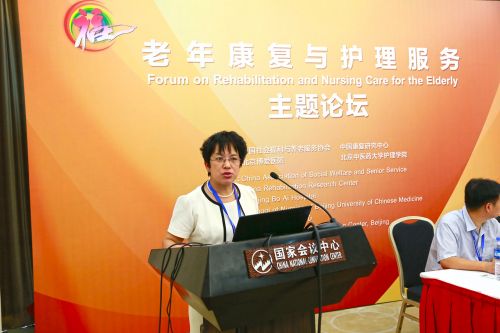 10、中国康复研究中心肾内科主任马迎春做了《老年慢性肾脏病患者的康复策略》的专题报告